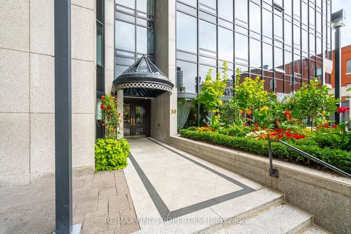 Property Photo:  30 Wellington Street E 901  ON M5E 1S3 