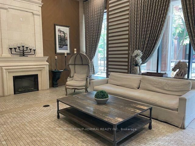 Property Photo:  800 Lawrence Avenue W 403  ON M6A 0B1 