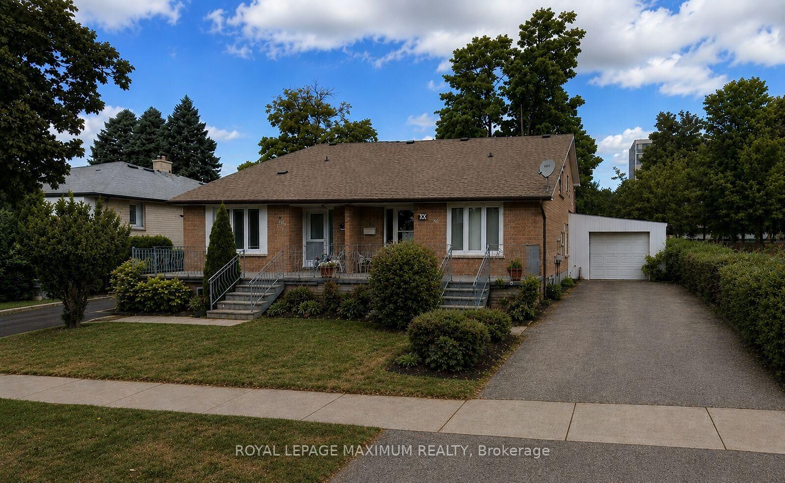 Property Photo:  40 Broadoaks Drive  ON M3J 1E6 