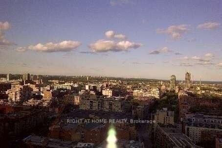 Property Photo:  1 Scott Street 2910  ON M5E 1A1 