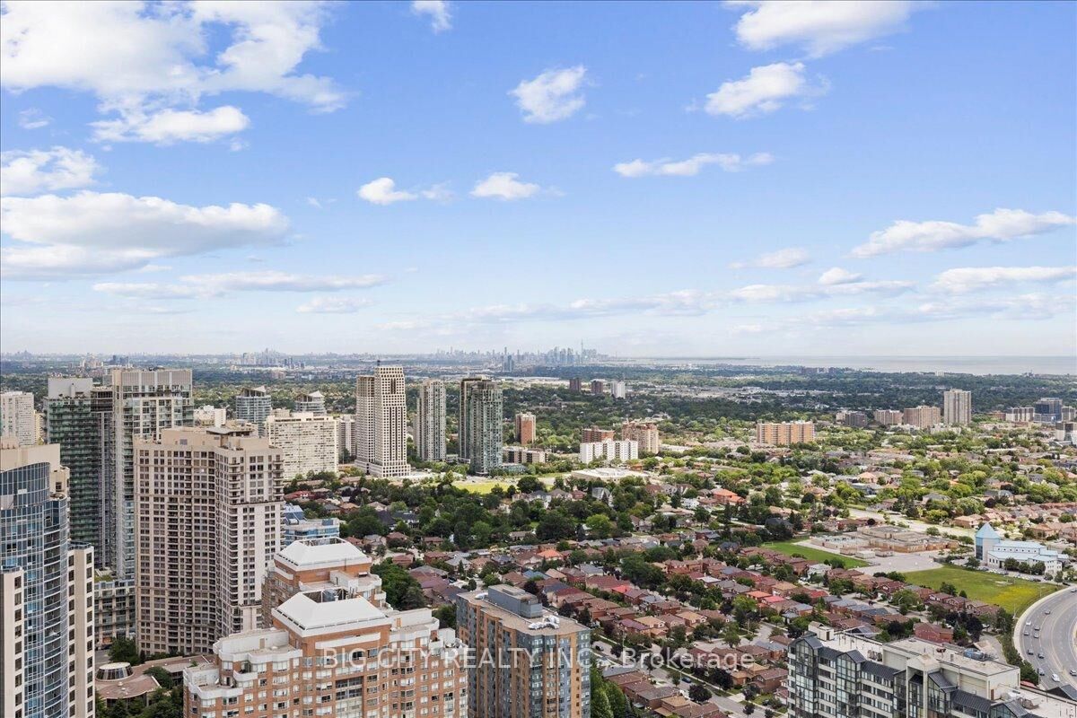 Property Photo:  3900 Confederation Parkway 4012  ON L5B 0M3 