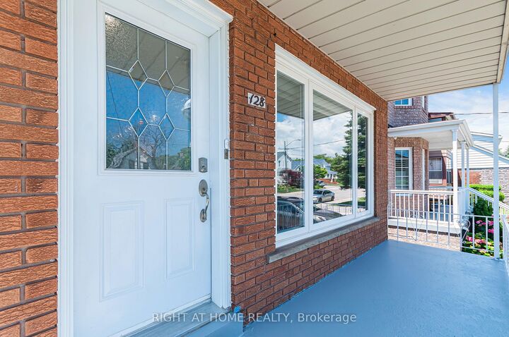 Property Photo:  128 Twenty Second Street  ON M8V 3M4 