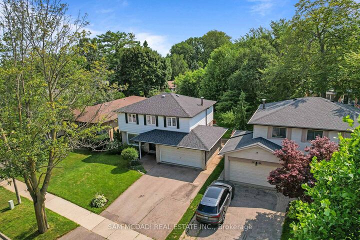 Property Photo: 1440 Leda Avenue ON L5G 4B7
