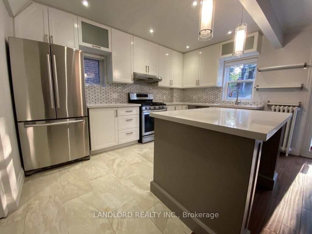 Property Photo: 22 Lorindale Avenue ON M5M 3C2