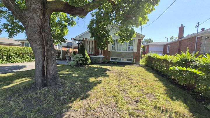 Property Photo:  71 Gunton Drive Upper  ON M9W 3H3 