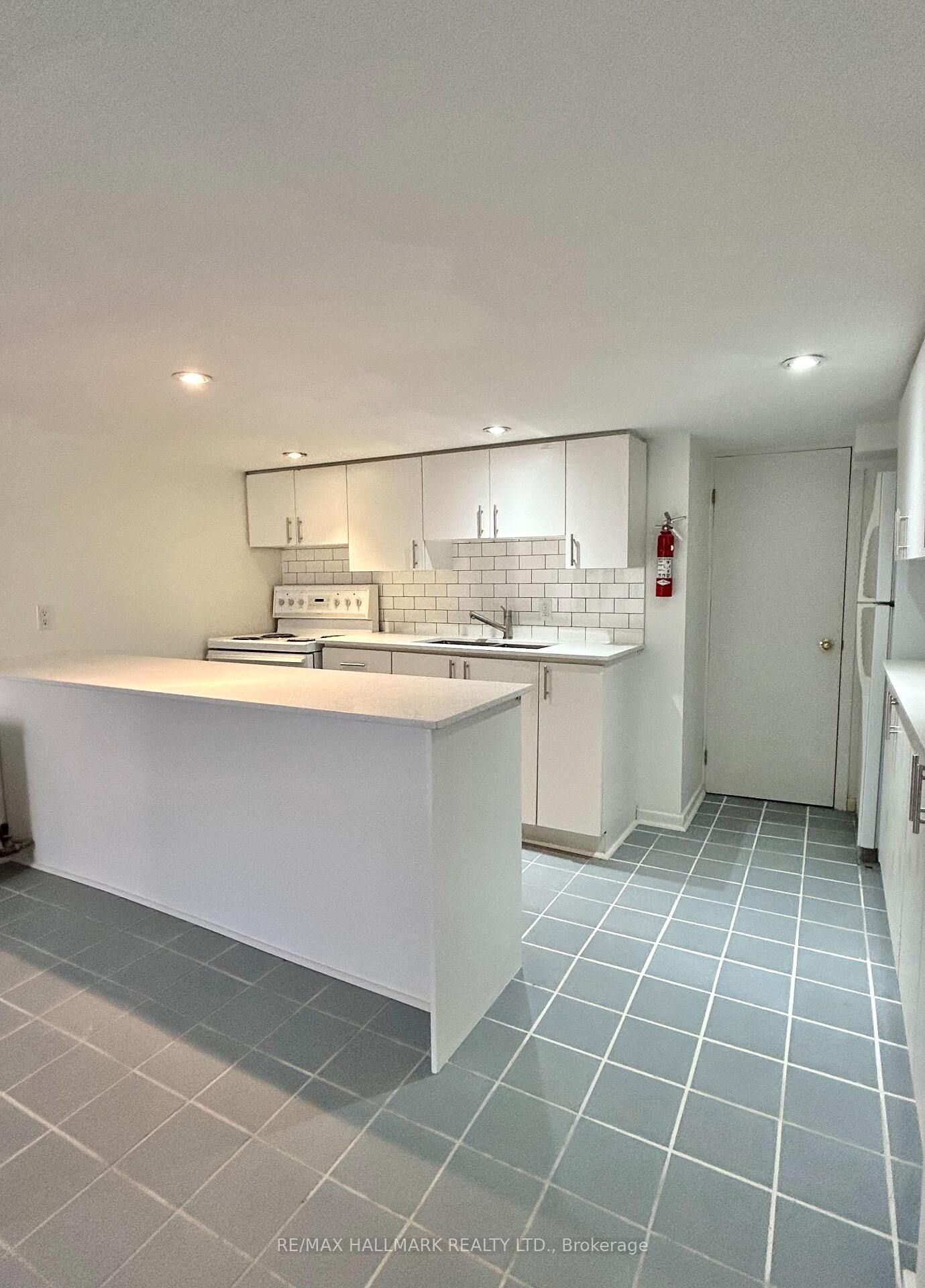 Property Photo:  375 Palmerston Boulevard Lower  ON M6G 2N5 