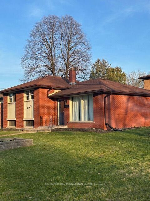 Property Photo:  1210 Homuth Avenue  ON N3H 2C9 