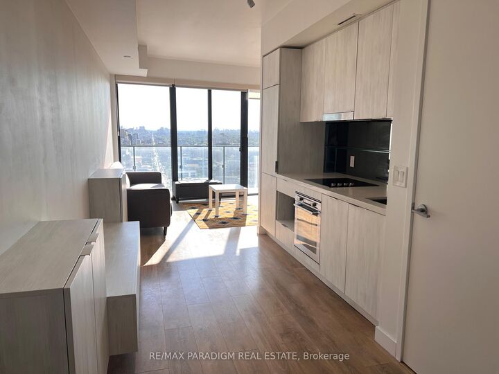Property Photo:  215 Queen Street W 2005  ON M5V 0P5 