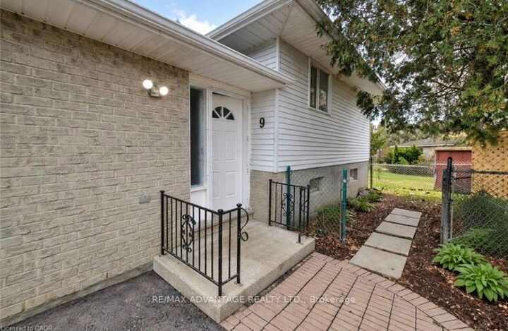 Property Photo: 9 Camelot Crescent ON N5V 3L4