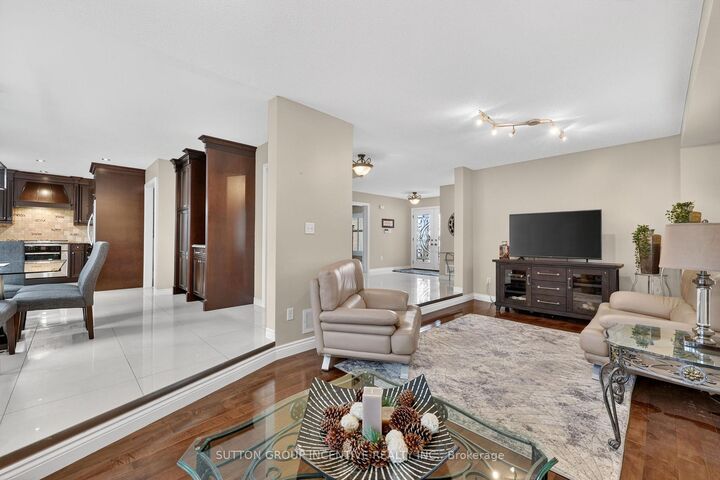 Property Photo: 4 Chantal Street ON L4N 9S4