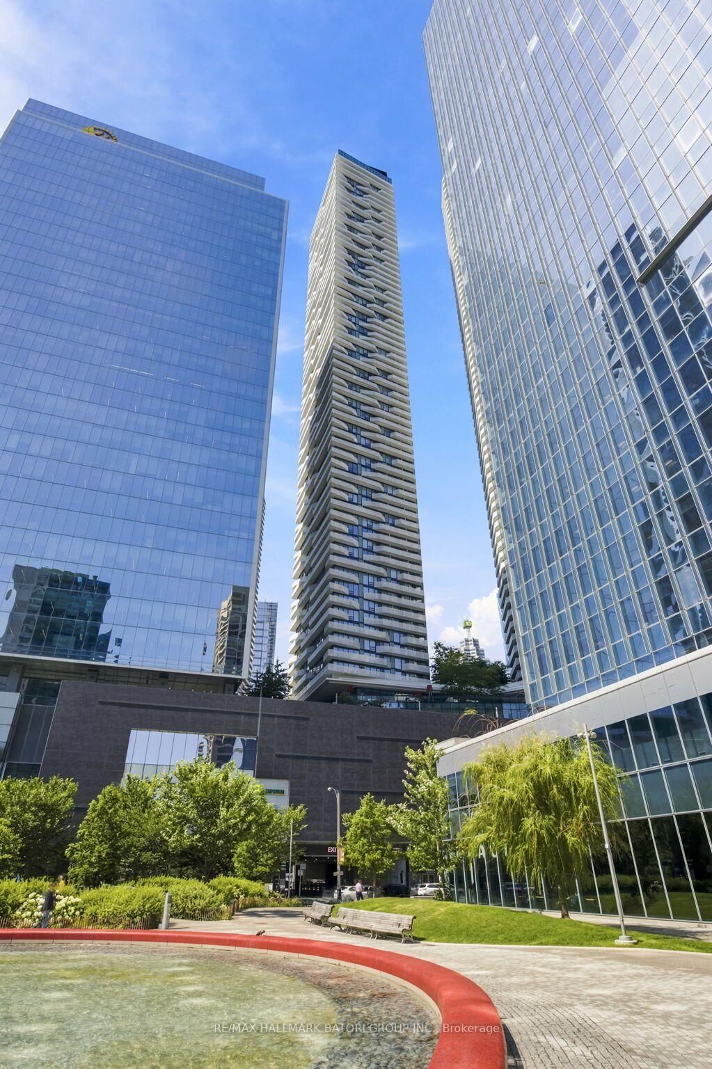 Property Photo:  100 Harbour Street 4611  ON M5J 0B5 
