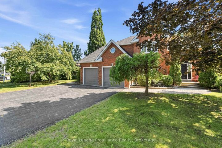 Property Photo:  37 Ravine Drive  ON L1A 4G7 