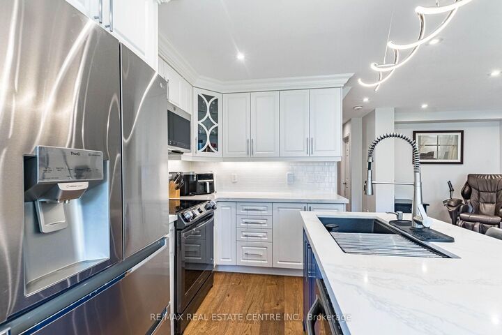 Property Photo:  1571 Meadowfield Crescent  ON L5M 4T4 