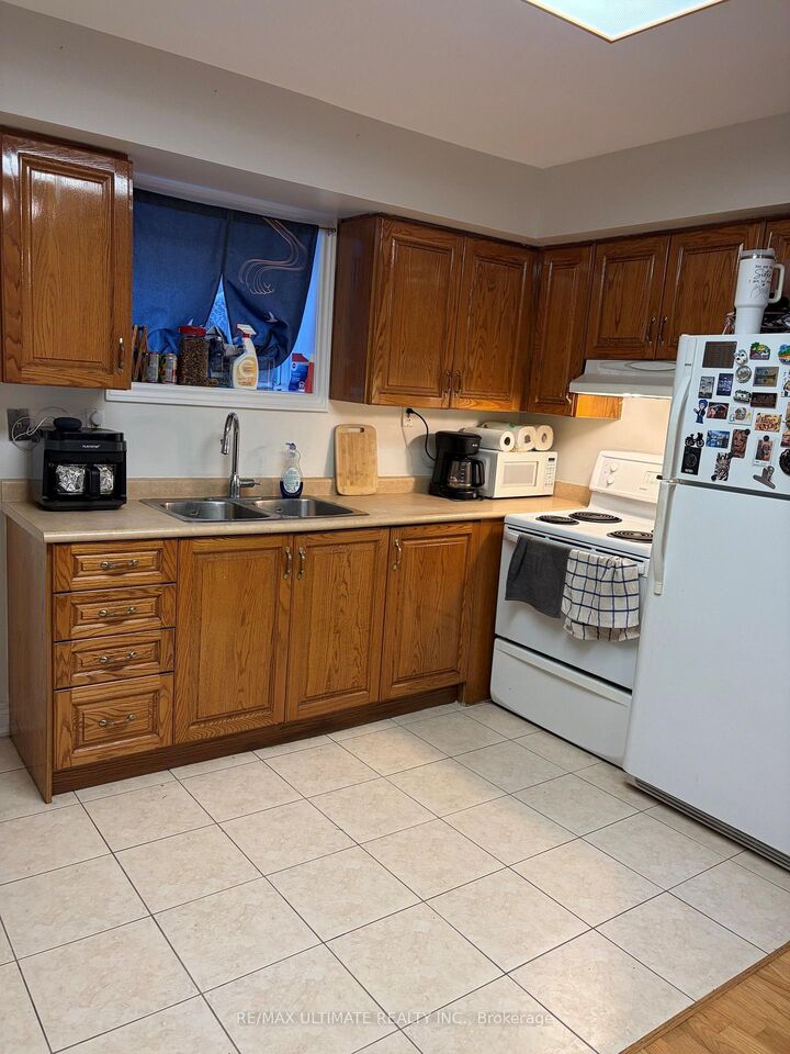 Property Photo:  34 Peterborough Avenue Bsmt  ON M6H 2K7 