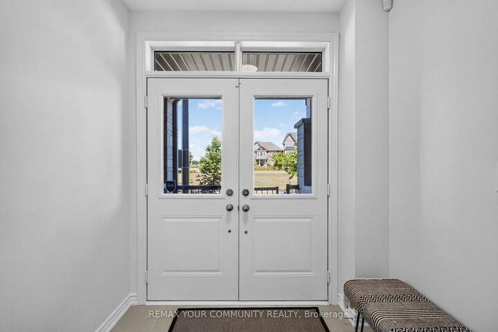 Property Photo:  92 Holyrood Crescent  ON L4H 5G2 