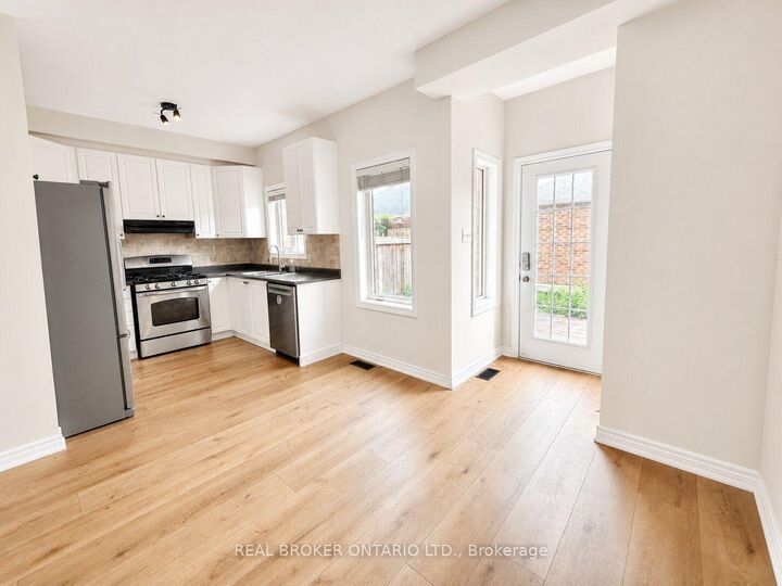 Property Photo:  204 Springstead Avenue  ON L8E 6E8 
