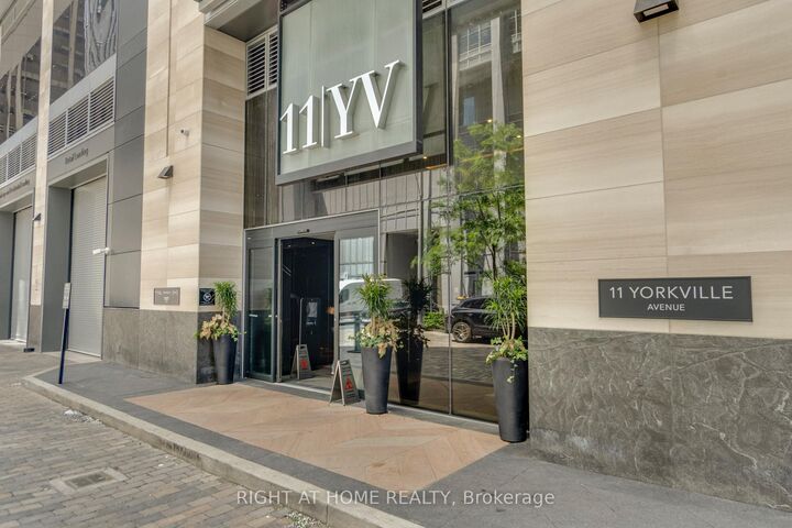 Property Photo:  11 Yorkville Avenue 2113  ON M4W 0B7 