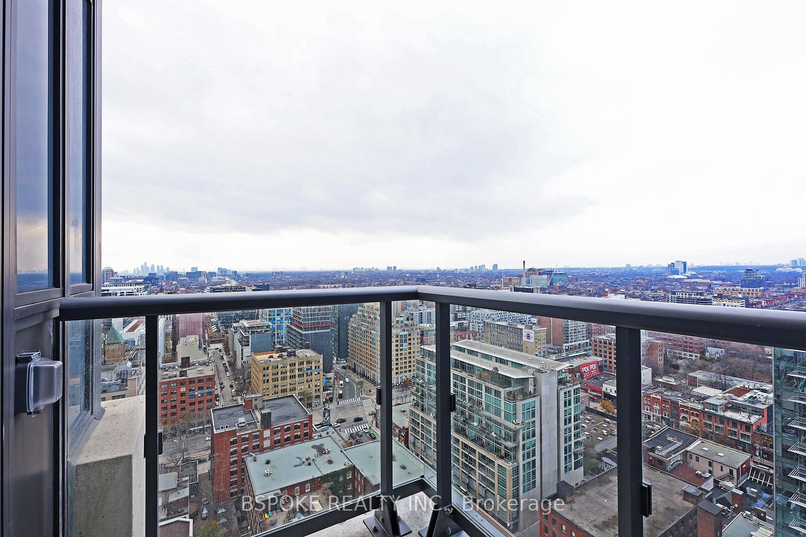 Property Photo:  108 Peter Street 2811  ON M5V 0W2 