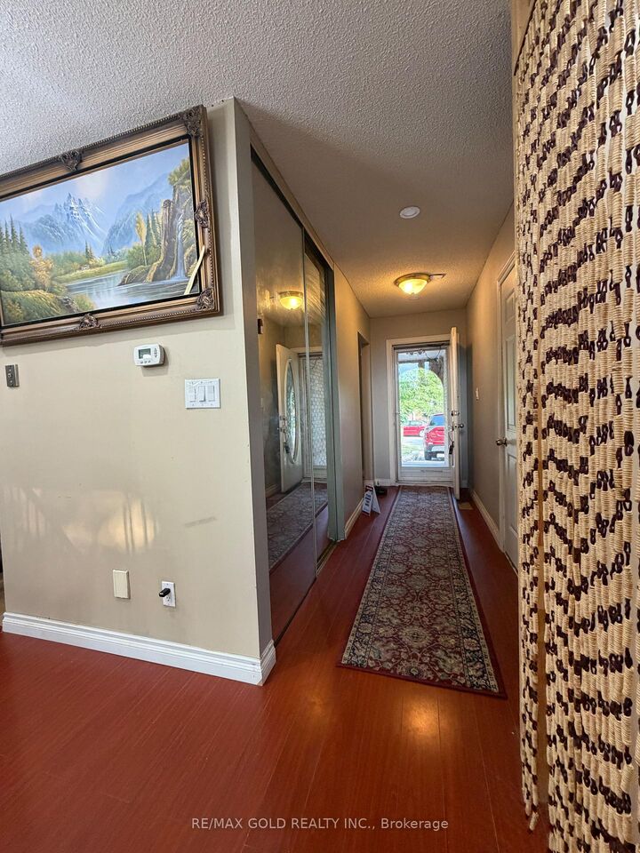 Property Photo:  38 Carter Drive Main  ON L6V 3N5 