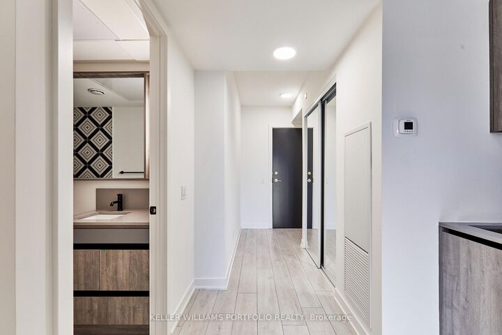 Property Photo:  5 Lakeview Avenue 520  ON M6J 0H3 