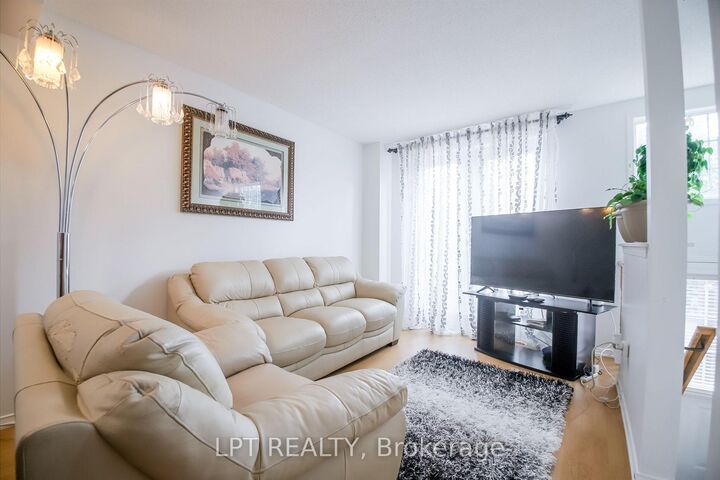 Property Photo: 1378 Meadowvale Road 36 ON M1B 5Z4
