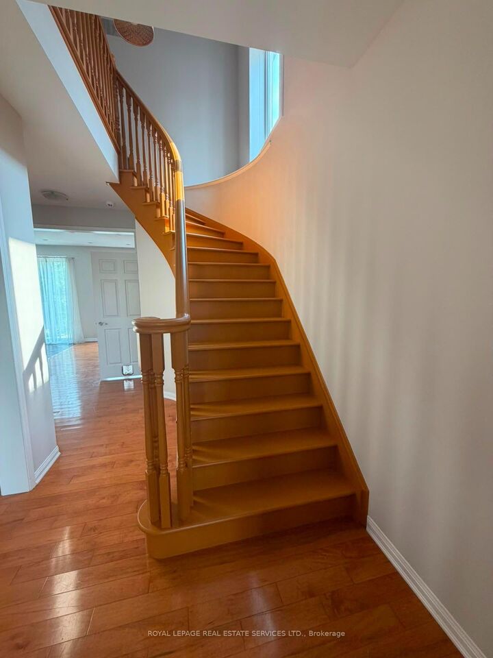 Property Photo:  697 Scott Boulevard  ON L9T 0X9 