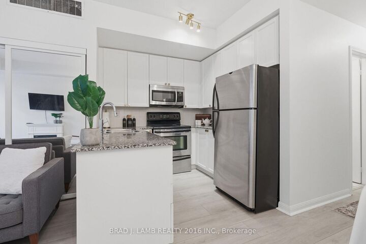 Property Photo: 80 Carr Street 29 ON M5T 1B7