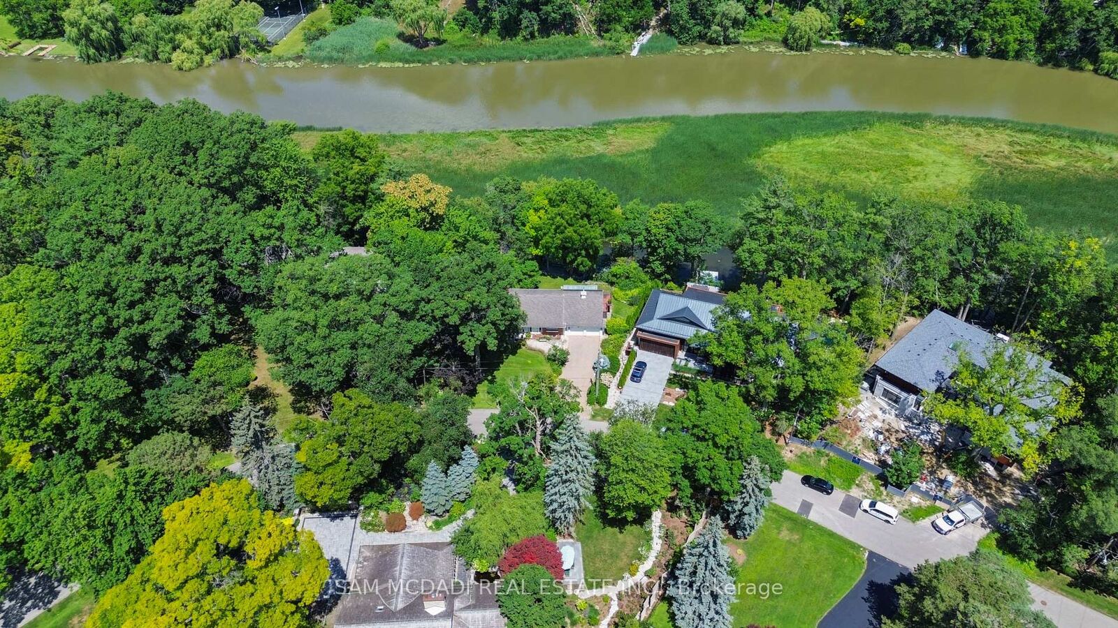Property Photo: 461 Temagami Crescent ON L5H 1S9