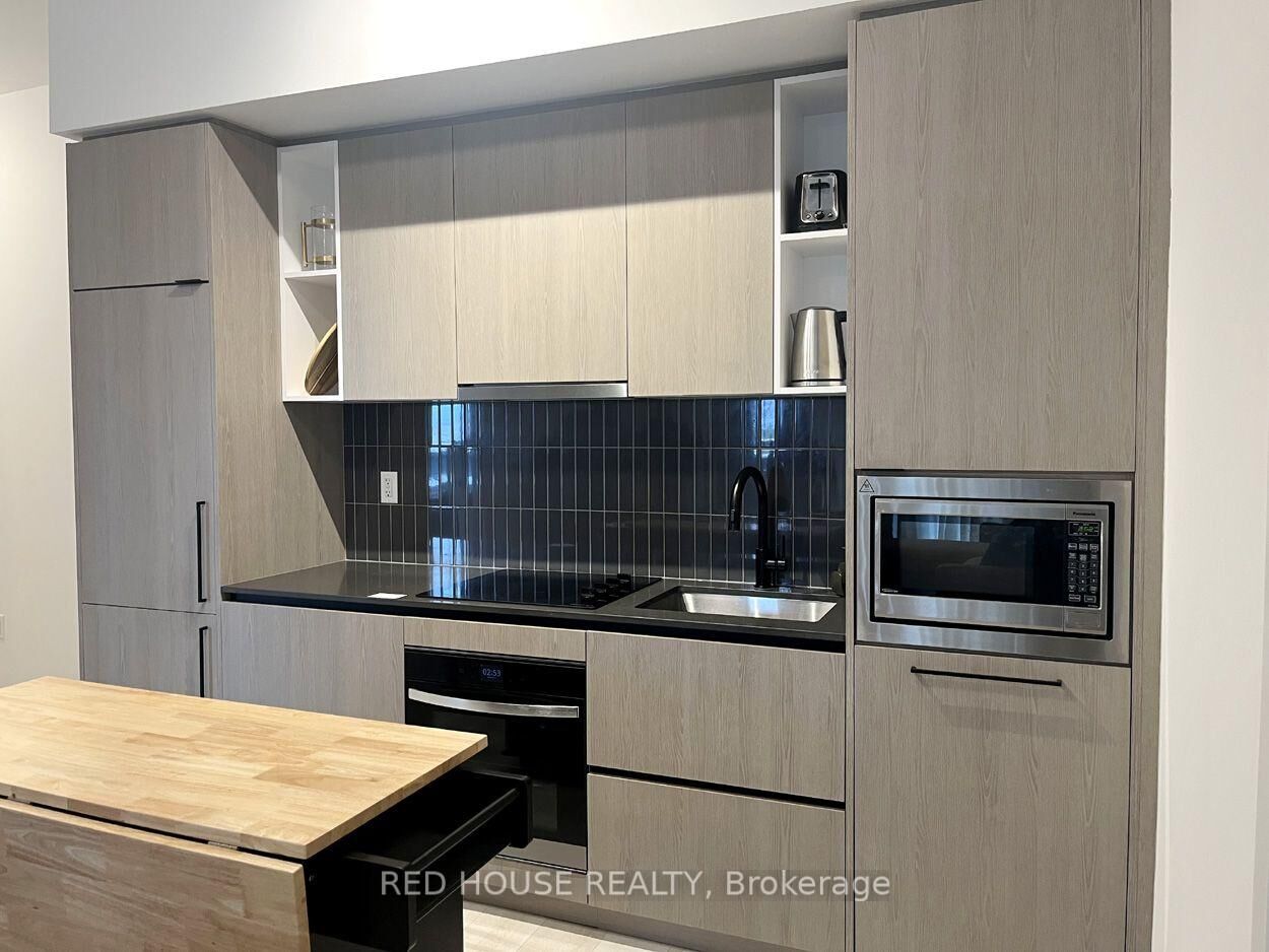 Property Photo:  1285 Dupont Street 401  ON M6H 0E3 