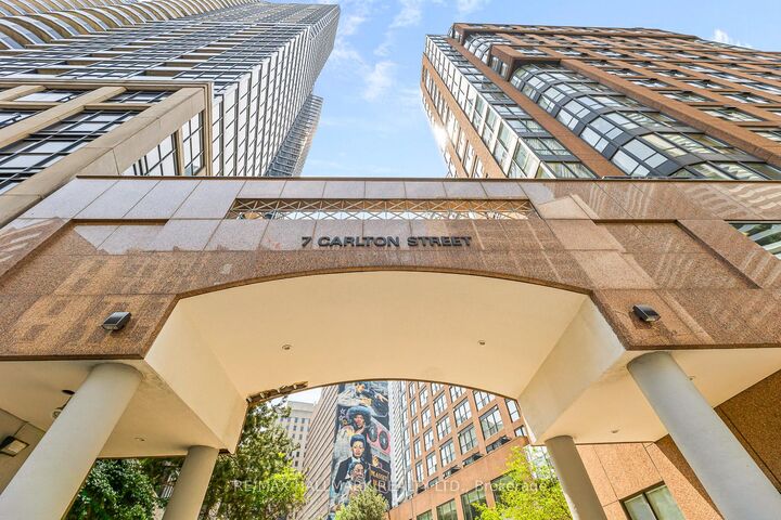 Property Photo:  7 Carlton Street 1813  ON M5B 2M3 