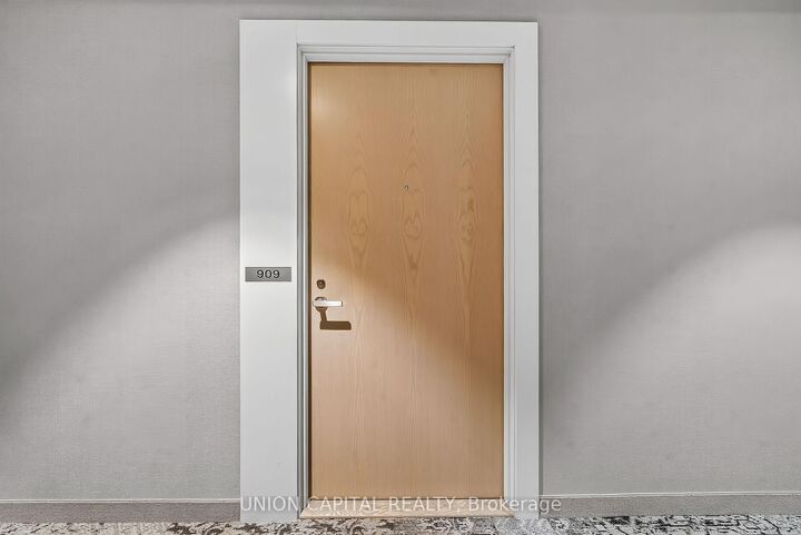 Property Photo:  138 Downes Street 909  ON M5E 0E4 