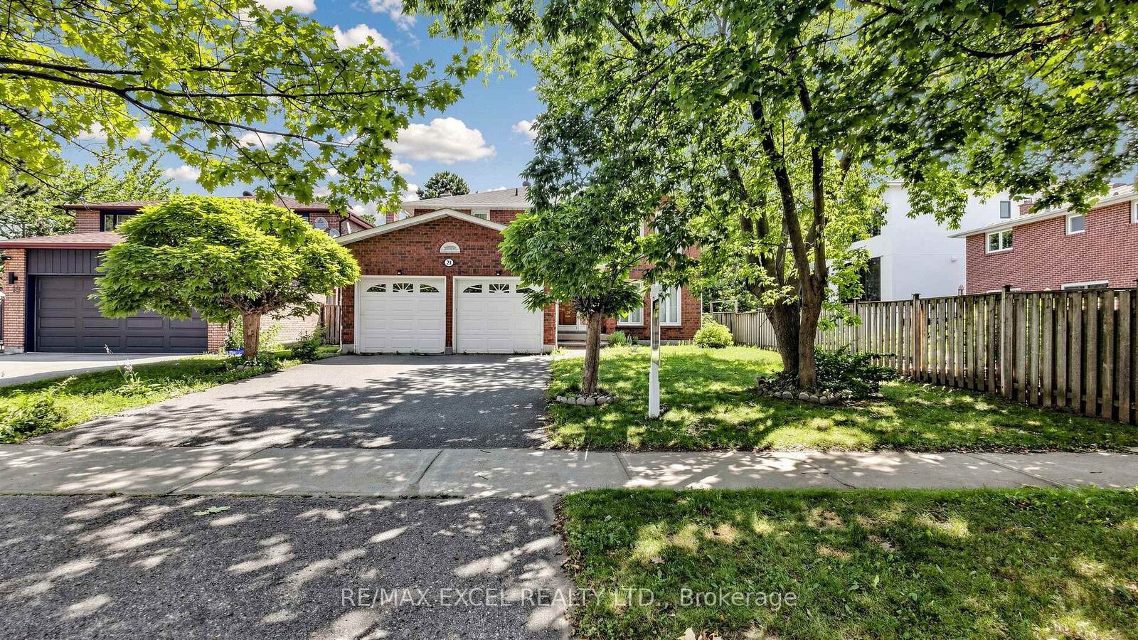 Property Photo:  21 Mary Gapper Crescent  ON L4C 7L9 