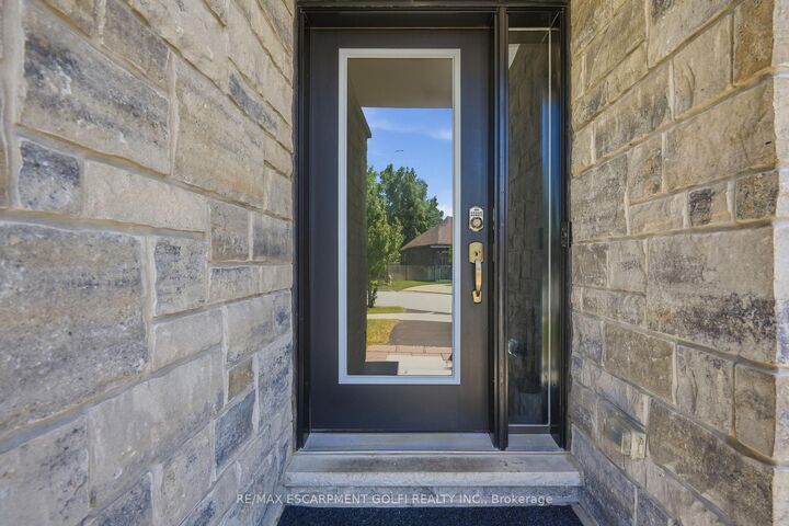 Property Photo: 16 Olde School Court ON L2N 0B1