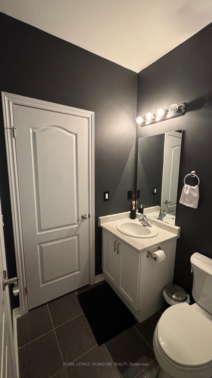 Property Photo:  1370 Costigan Road 107  ON L9T 8X7 