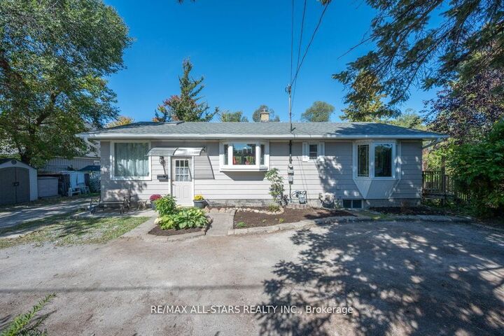 Property Photo: 40 Riverglen Drive ON L4P 2R1