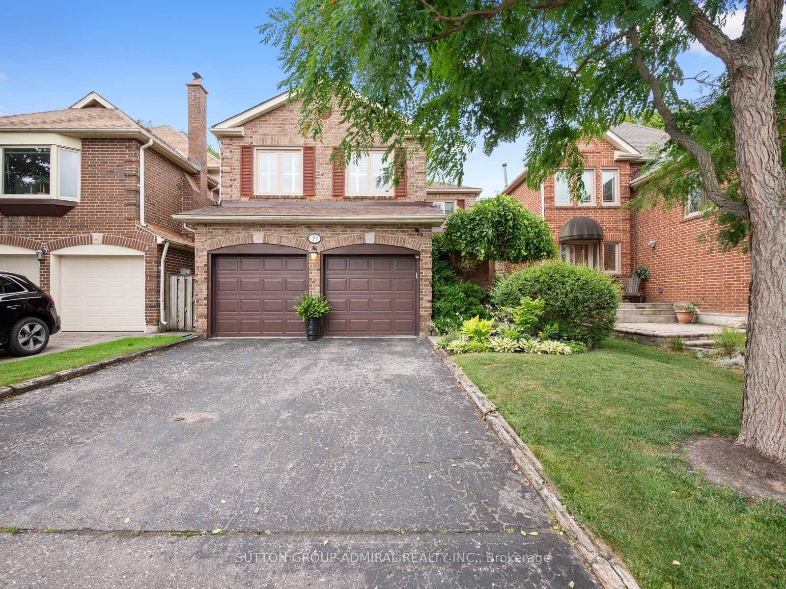 Property Photo: 19 Jessica Gardens ON L4J 3G1