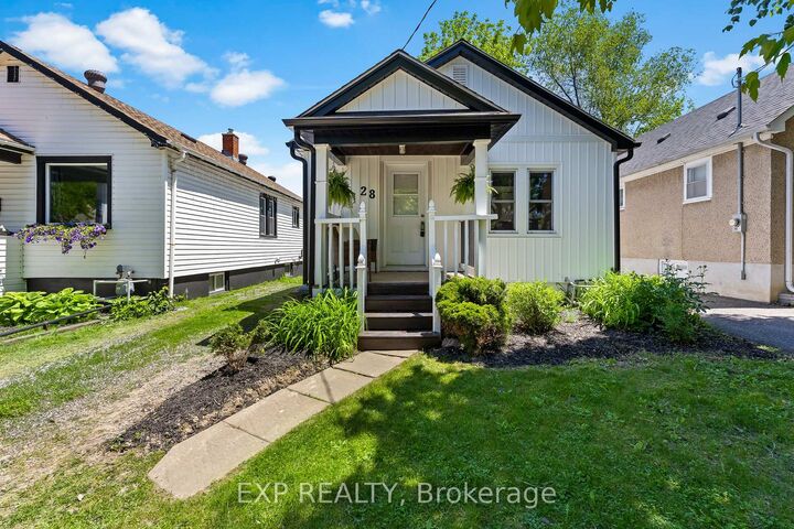 28 Grantham Avenue — photo 1