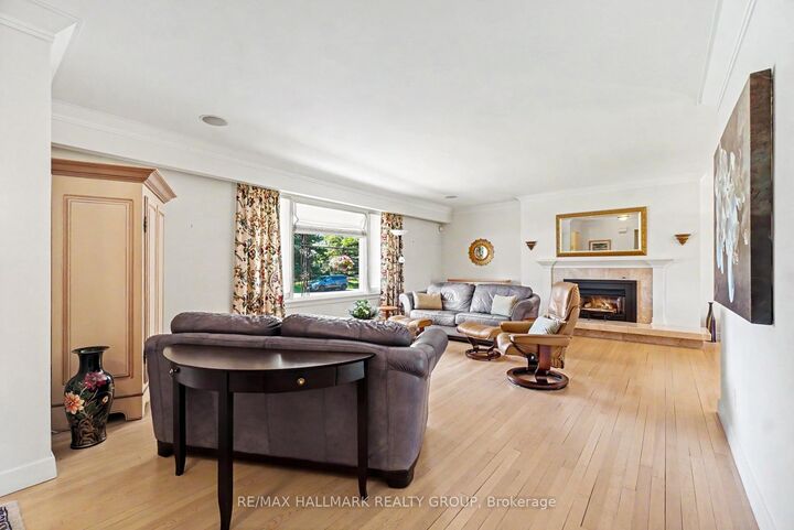 Property Photo:  2009 Killarney Drive  ON K2A 1P9 