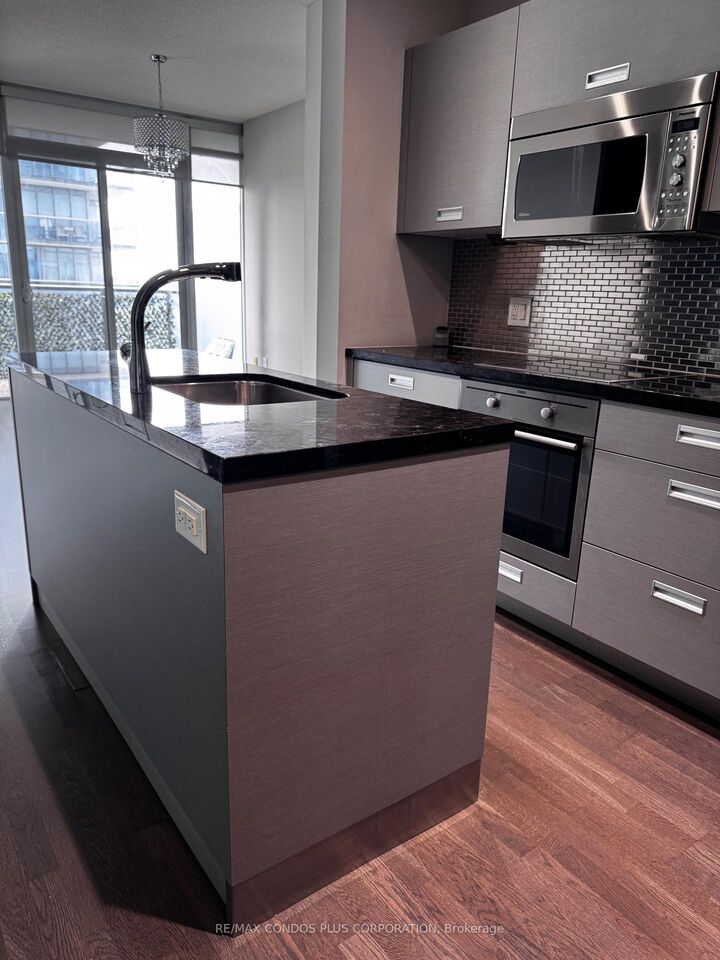 Property Photo:  90 Park Lawn Road 903  ON M8Y 0B6 
