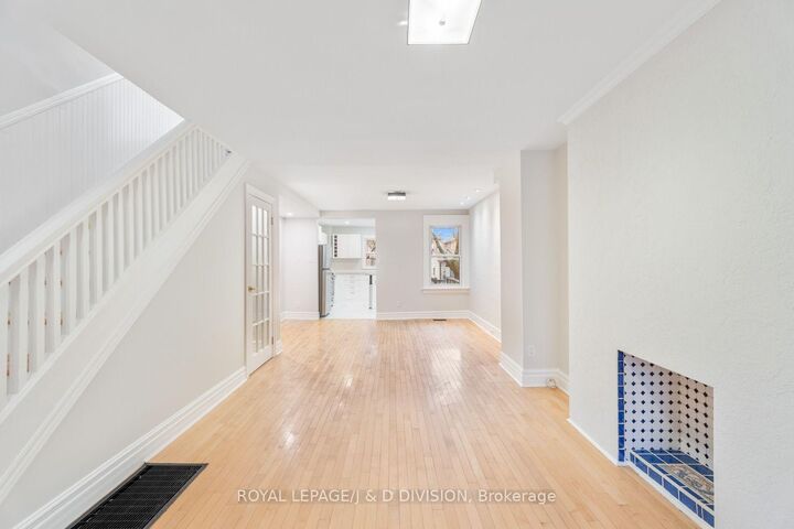 Property Photo:  1132A Dovercourt Road  ON M6H 2X9 