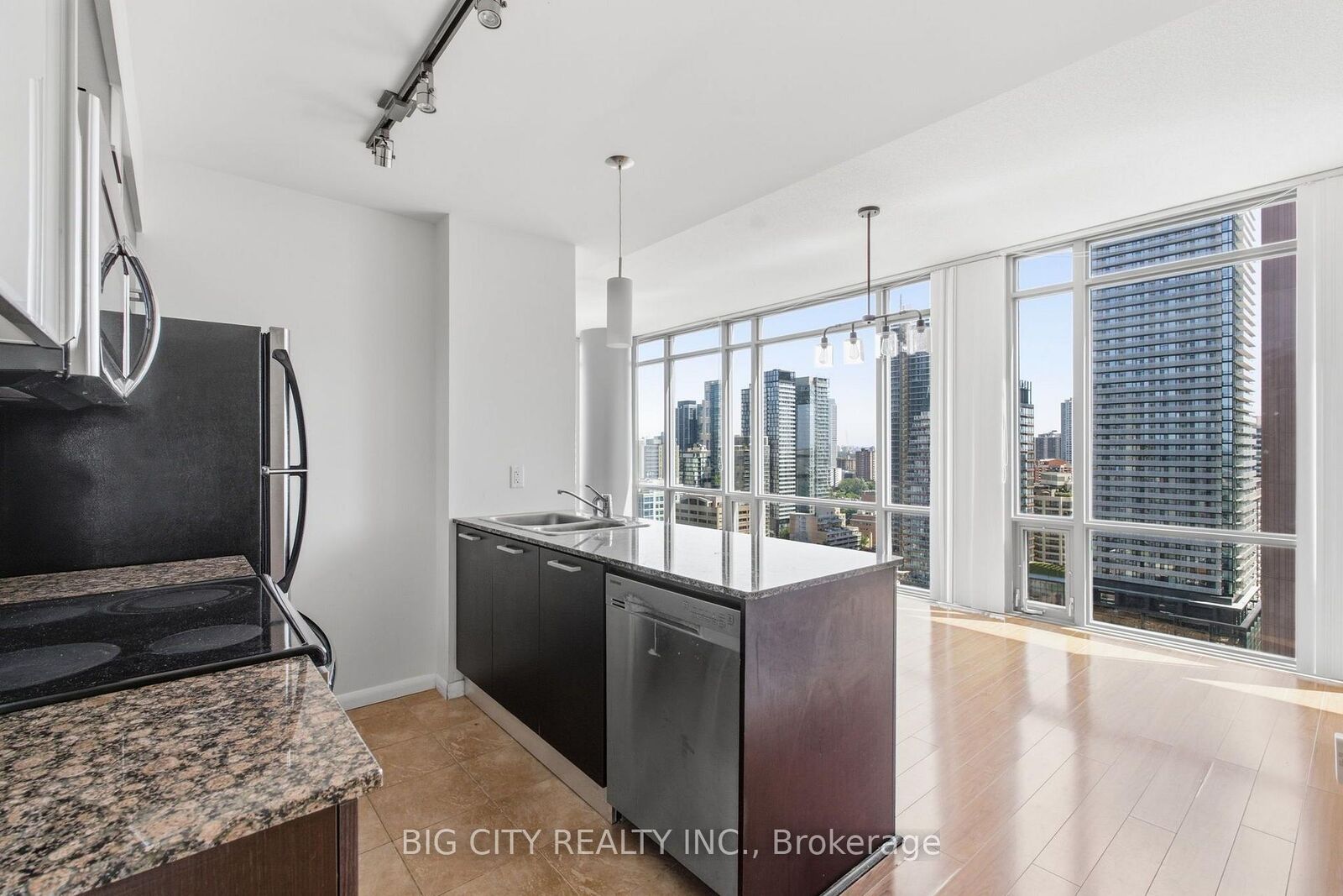 Property Photo:  37 Grosvenor Street 2307  ON M4Y 3G5 