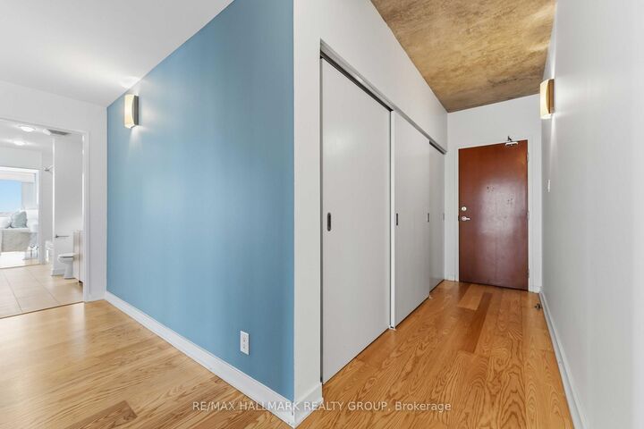Property Photo:  324 Laurier Avenue W 2110  ON K1P 0A4 