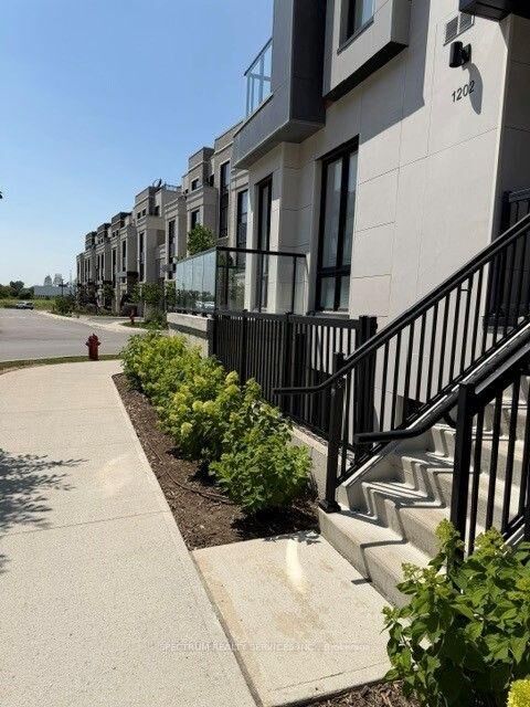 Property Photo:  10 David Eyer Boulevard 1202  ON L4S 0N1 
