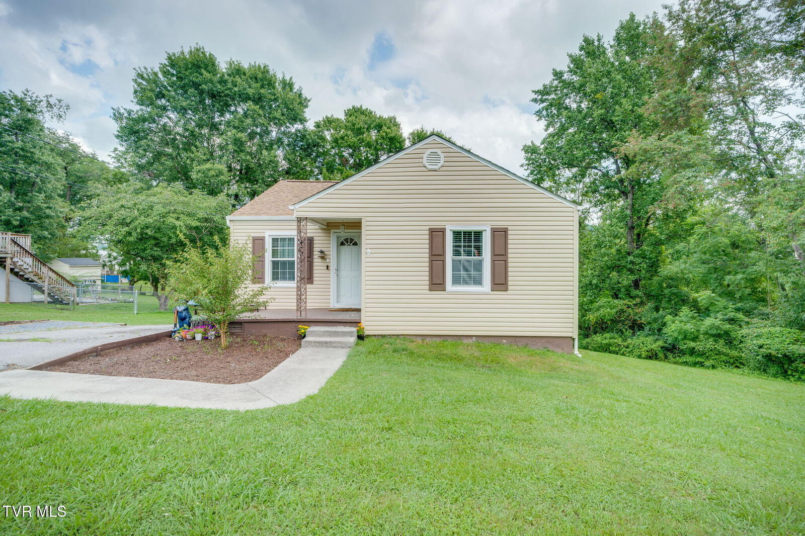 Property Photo:  207 Johnston Avenue  TN 37620 