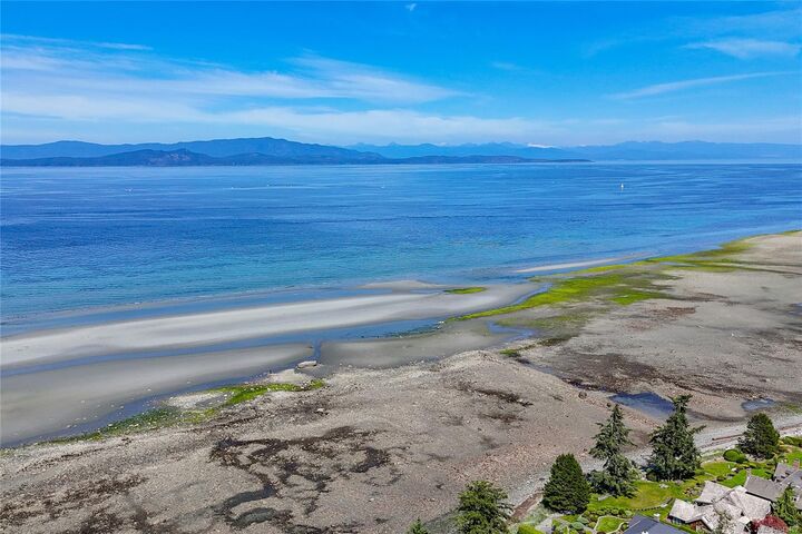 Property Photo:  618 Windward Way  BC V9K 2K4 