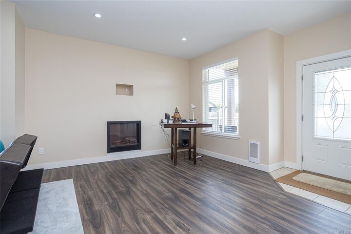 Property Photo: 144 Victoria Rd BC V9R 4P5