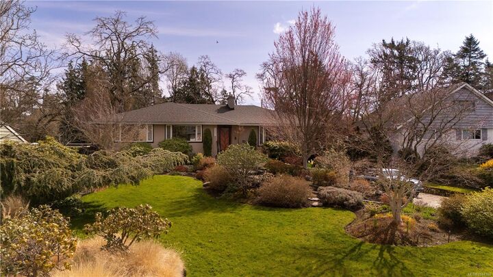 3331 Woodburn Ave — photo 1