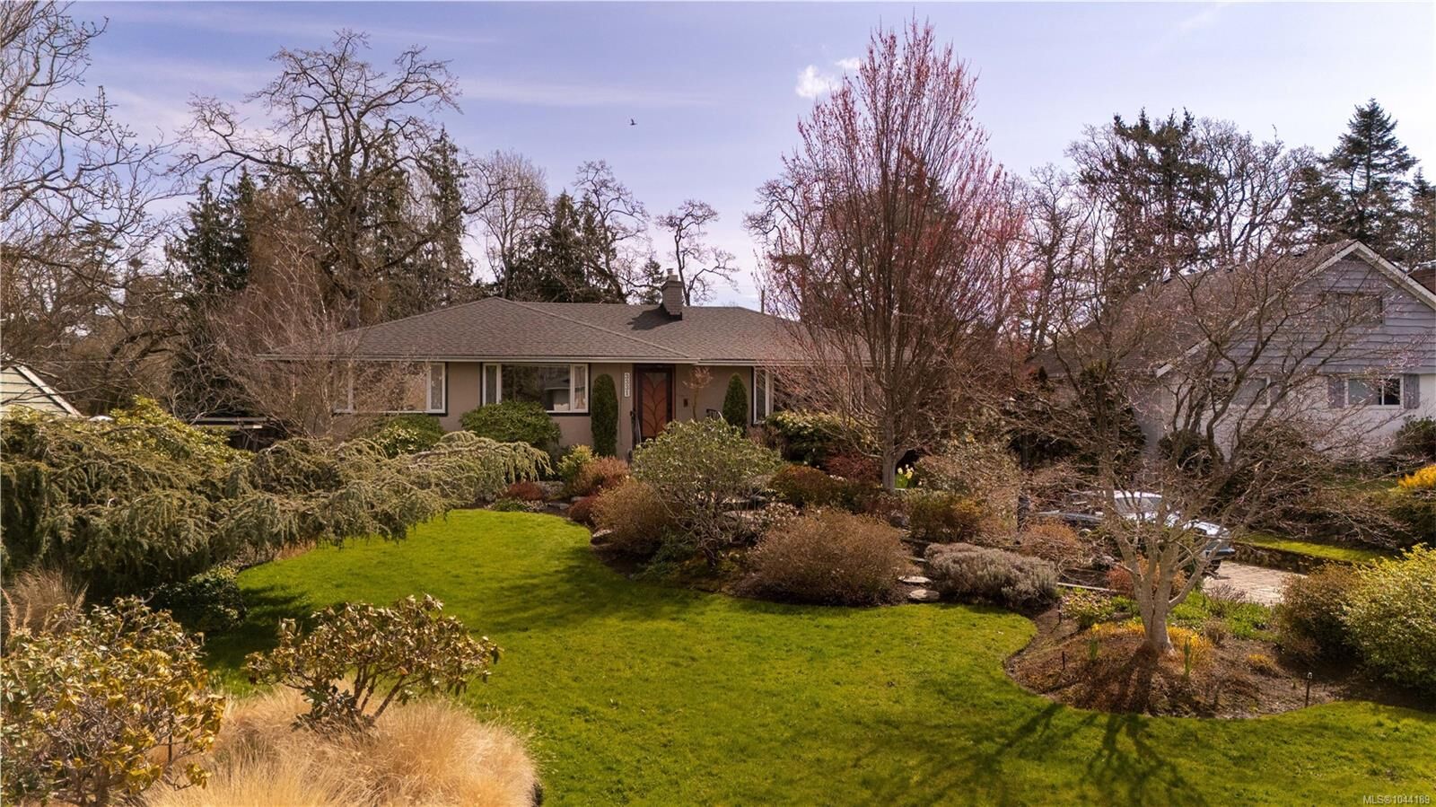 Property Photo:  3331 Woodburn Ave  BC V8P 5B8 