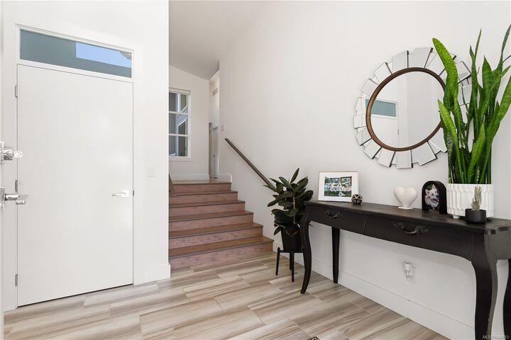 Property Photo: 1501 Argyle Ave BC V9S 3K3