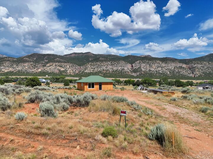Property Photo:  1750 S 3000 E  UT 84757 